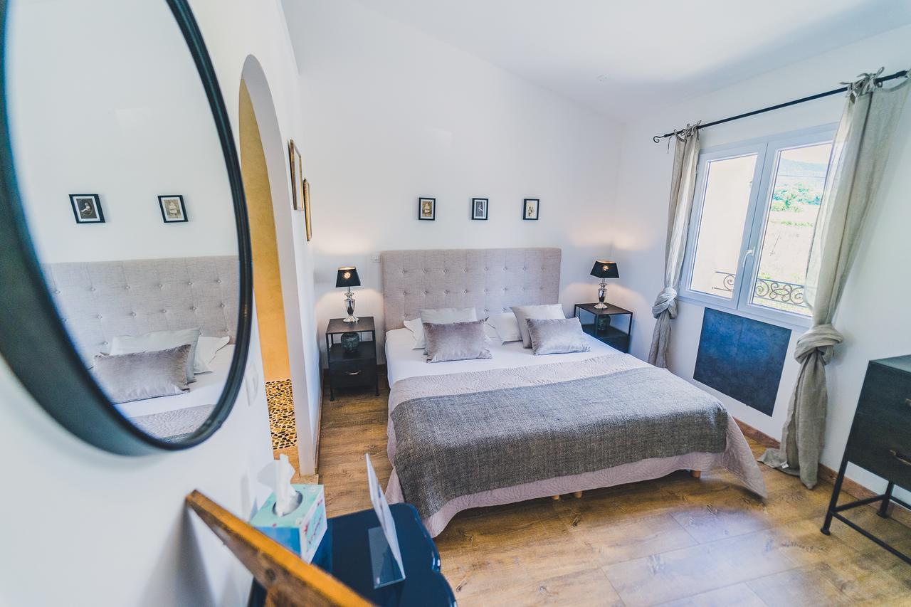 Maison Sadina Seguret Bagian luar foto
