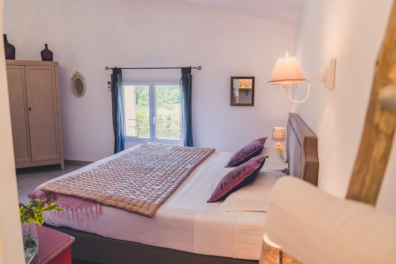 Maison Sadina Seguret Bagian luar foto