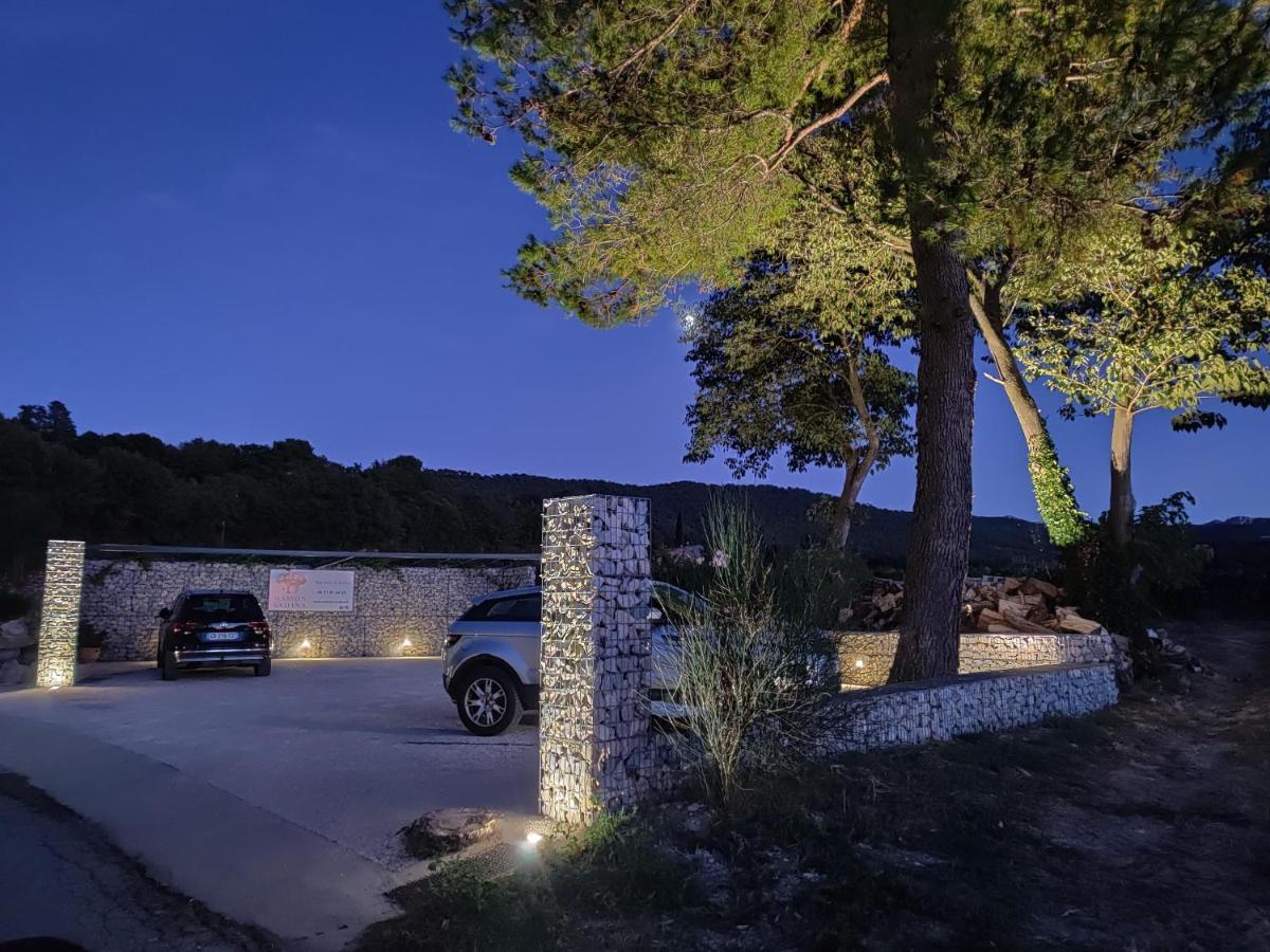 Maison Sadina Seguret Bagian luar foto